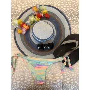 Victoria’s Secret bikini bottoms, size l